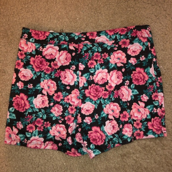 Black and pink floral high waisted shorts - Picture 2 of 2